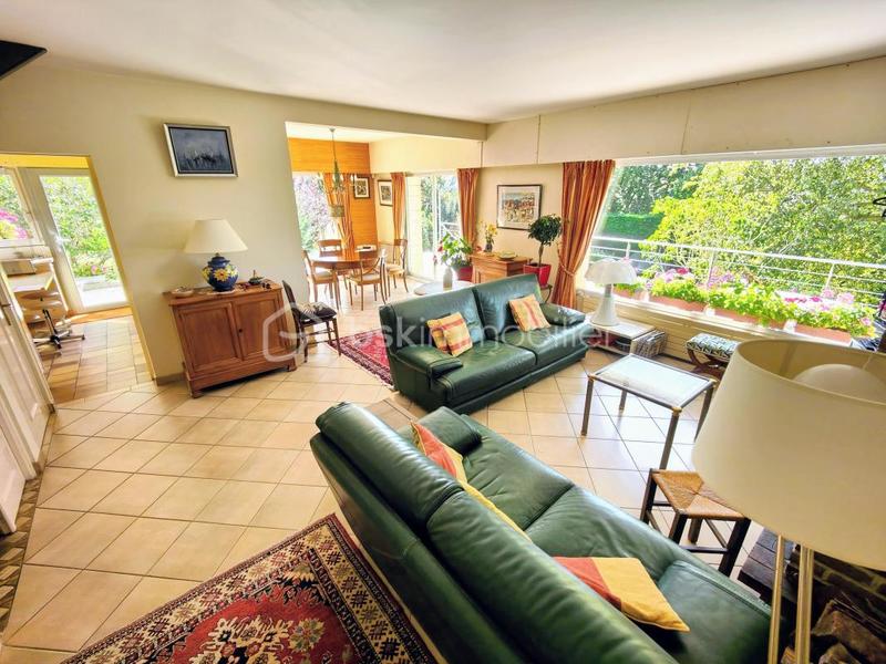 Demeure - 181 m² - 8 pièces