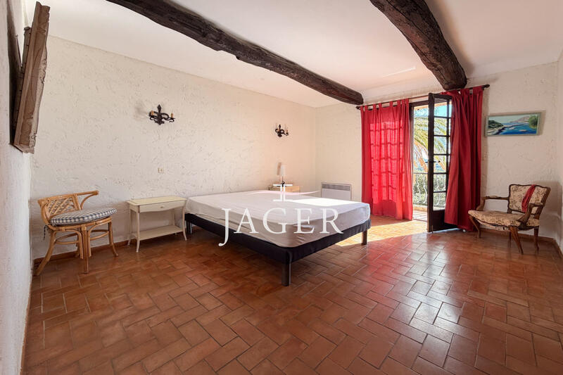 Maison - 255 m² - 7 pièces