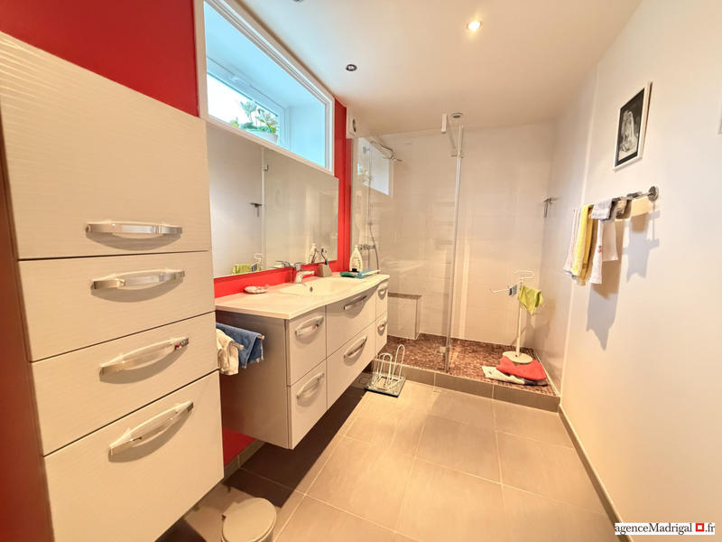 Maison - 90 m² - 5 pièces