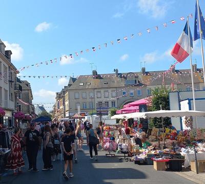 Braderie commerciale et brocante vide grenier