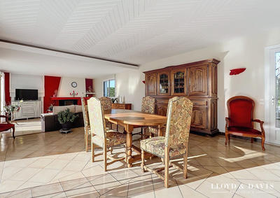 Maison - 252 m² - 6 pièces