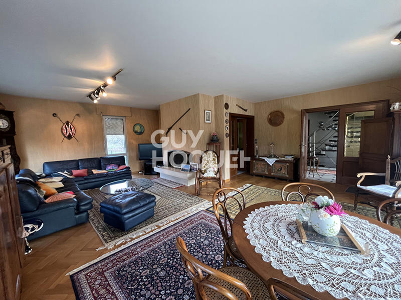 Maison - 268 m² - 10 pièces