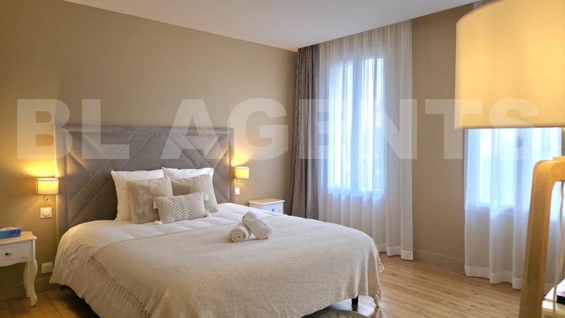 Maison - 570 m² - 13 pièces