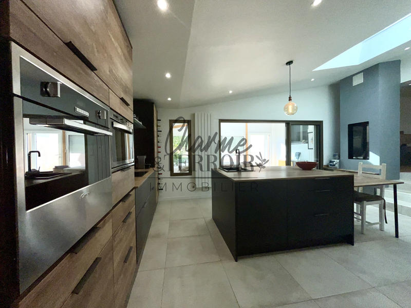 Villa - 170 m² - 9 pièces