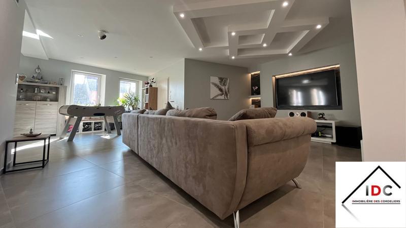 Appartement - 163 m² - 6 pièces