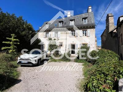 Maison - 467 m² - 15 pièces