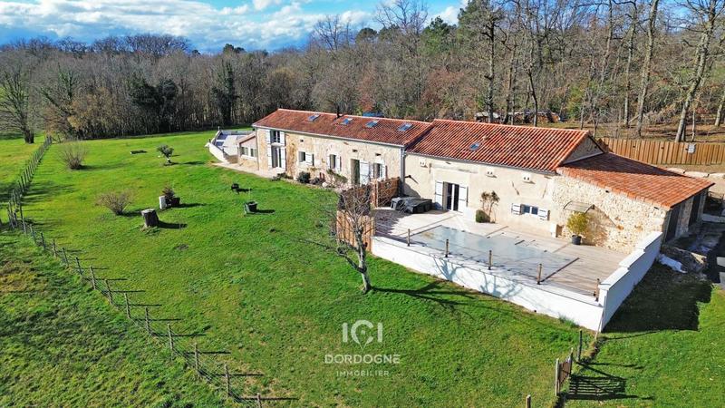 Maison - 263 m² - 8 pièces