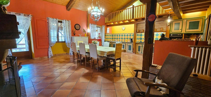 Maison - 410 m² - 11 pièces