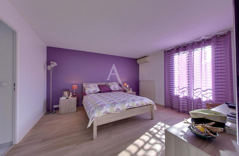 Maison - 215 m² - 8 pièces