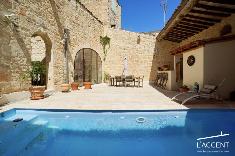 Maison - 437 m² - 14 pièces