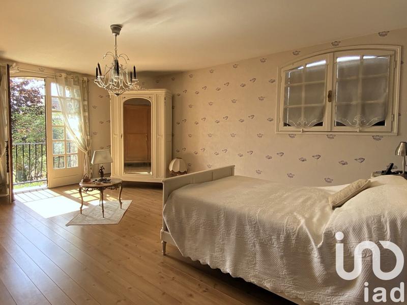 Maison - 230 m² - 7 pièces