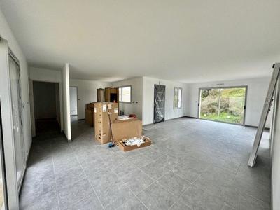 Maison - 121 m² - 4 pièces