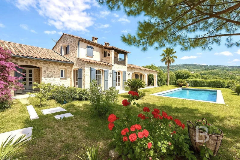 Maison - 190 m² - 8 pièces