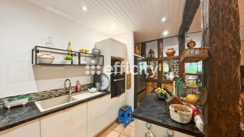 Maison - 250 m² - 8 pièces