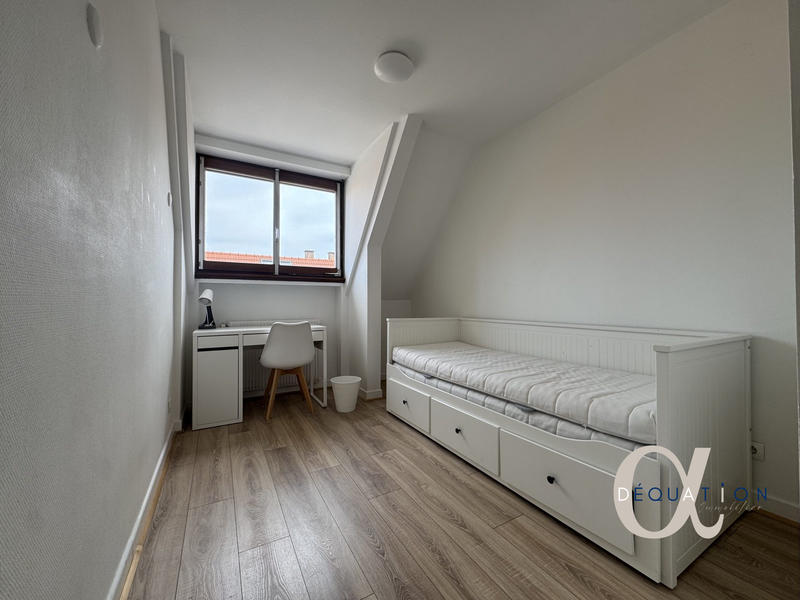 Appartement - 80 m² - 6 pièces