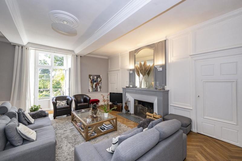 Hôtel particulier - 338 m² - 11 pièces