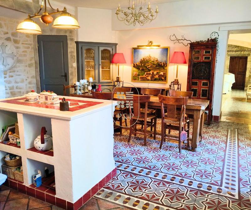 Mas - 431 m² - 10 pièces