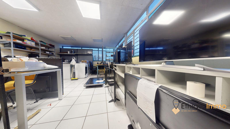 Local commercial - 839 m² - 6 pièces