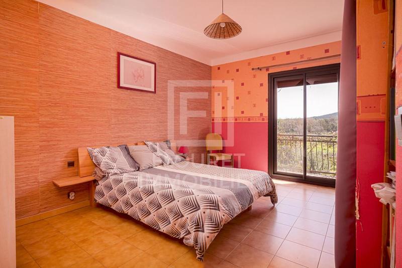 Propriété - 230 m² - 7 pièces