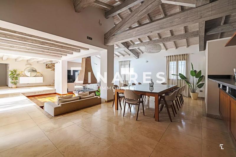 Maison - 360 m² - 5 pièces