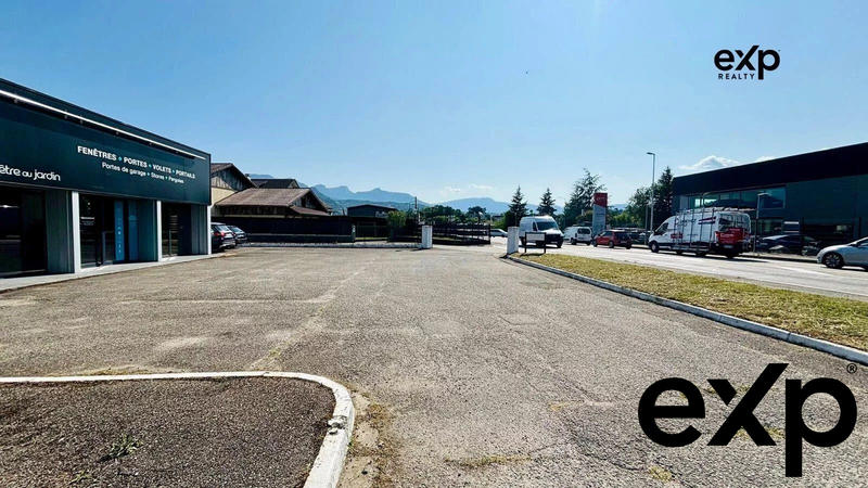 Fonds de commerce - Local commercial - 215 m²