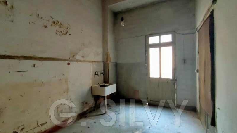 Maison - 300 m² - 9 pièces