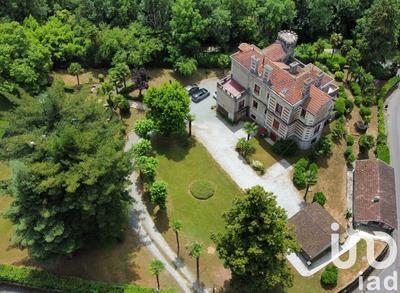 Maison - 525 m² - 20 pièces