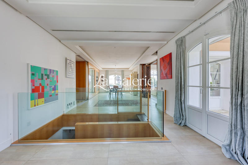 Maison - 630 m² - 13 pièces