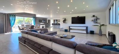 Maison - 280 m² - 11 pièces