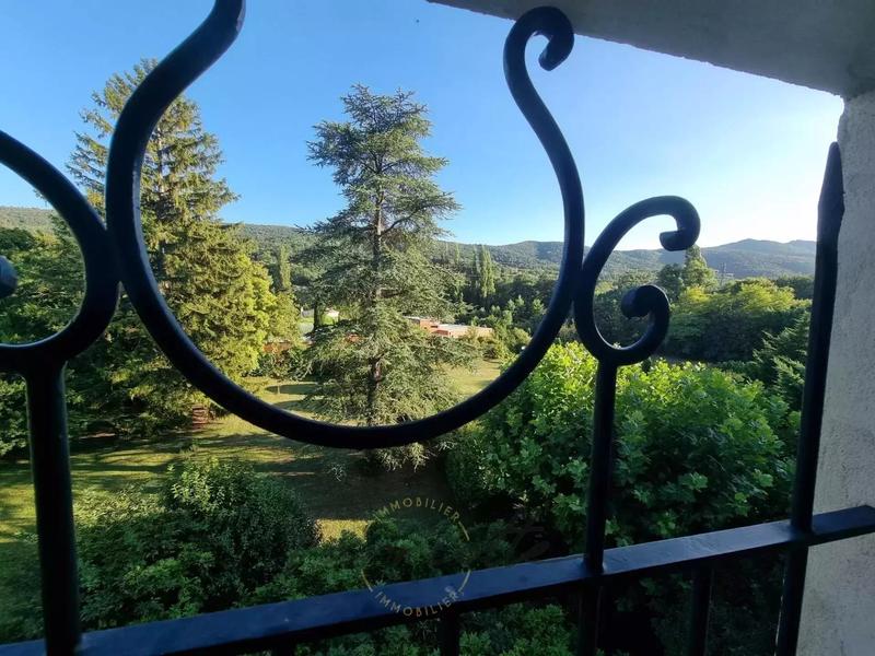 Propriété - 367 m² - 11 pièces