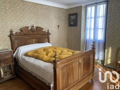 Maison - 216 m² - 8 pièces