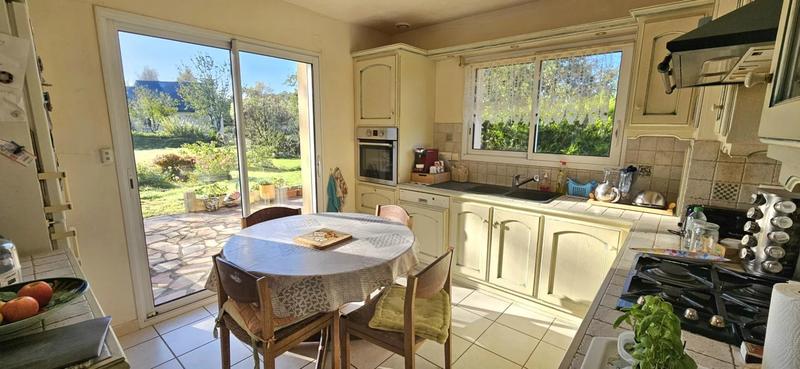 Maison - 202 m² - 9 pièces