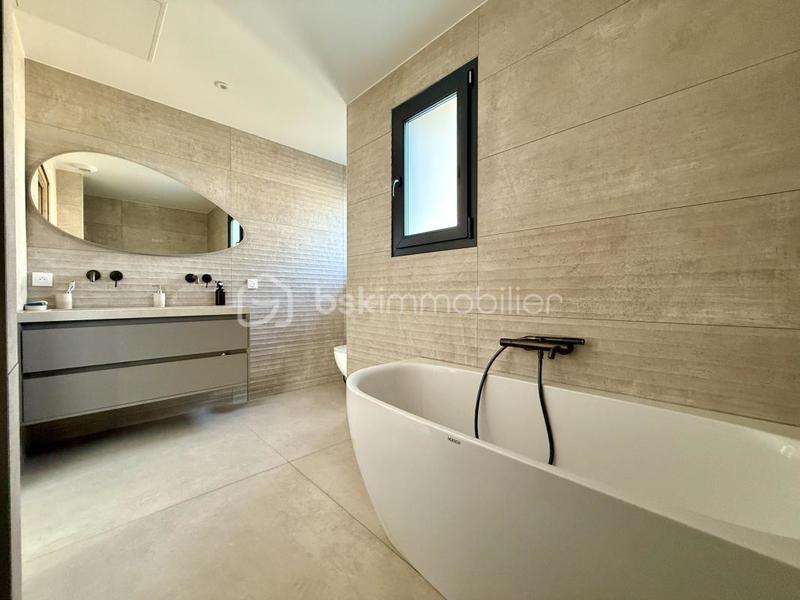 Maison - 568 m² - 5 pièces