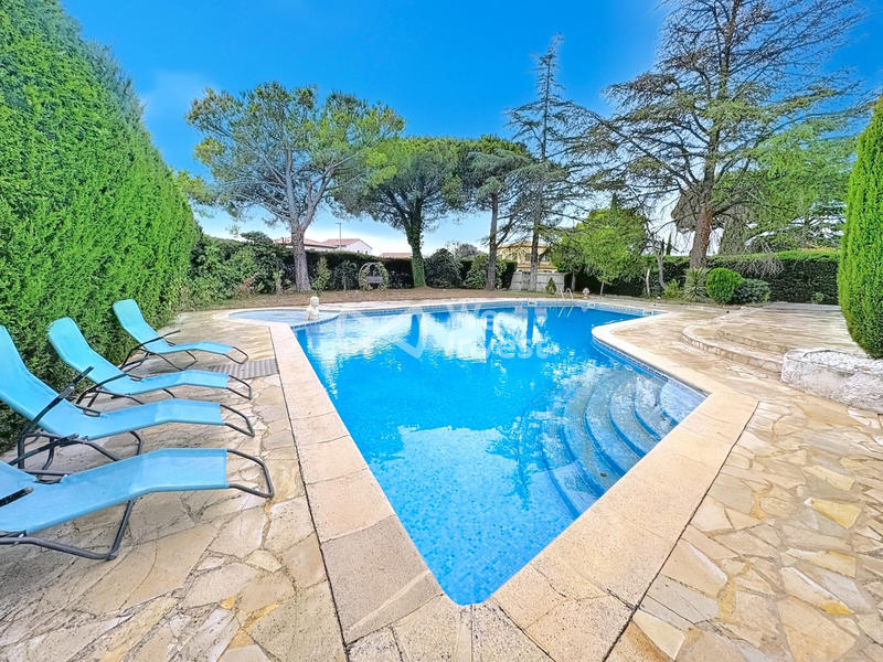 Maison - 230 m² - 5 pièces