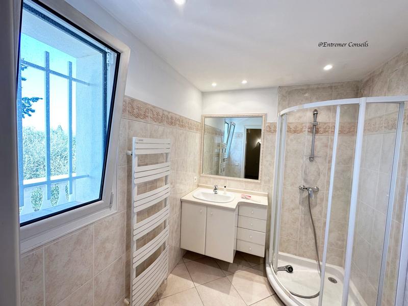 Maison contemporaine - 307 m² - 7 pièces