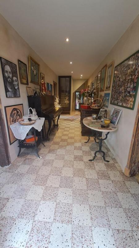 Propriété - 235 m² - 6 pièces