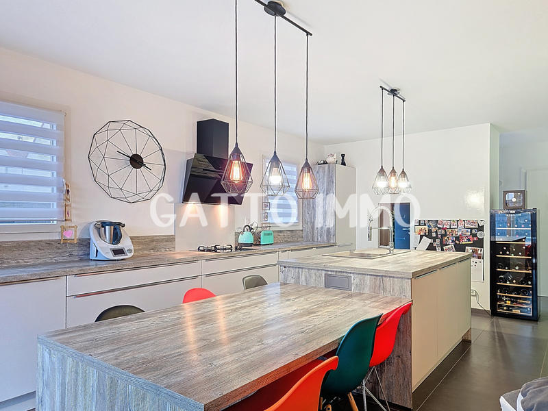 Maison - 102 m² - 4 pièces