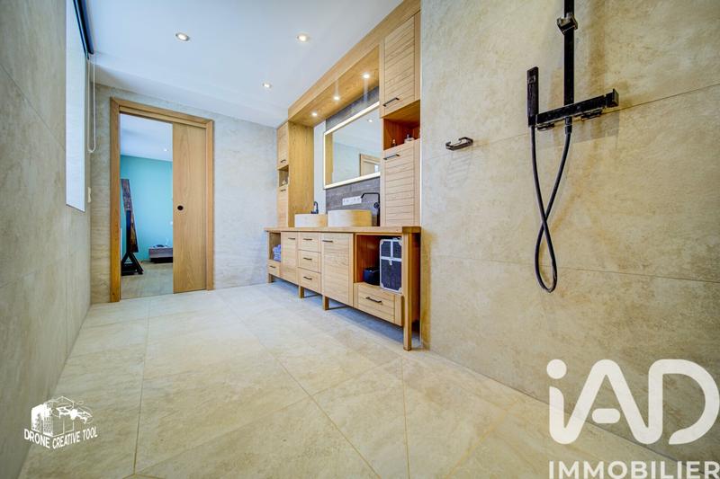 Maison - 250 m² - 7 pièces