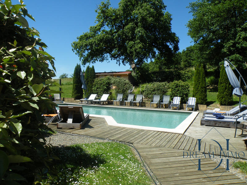 Maison - 565 m² - 15 pièces