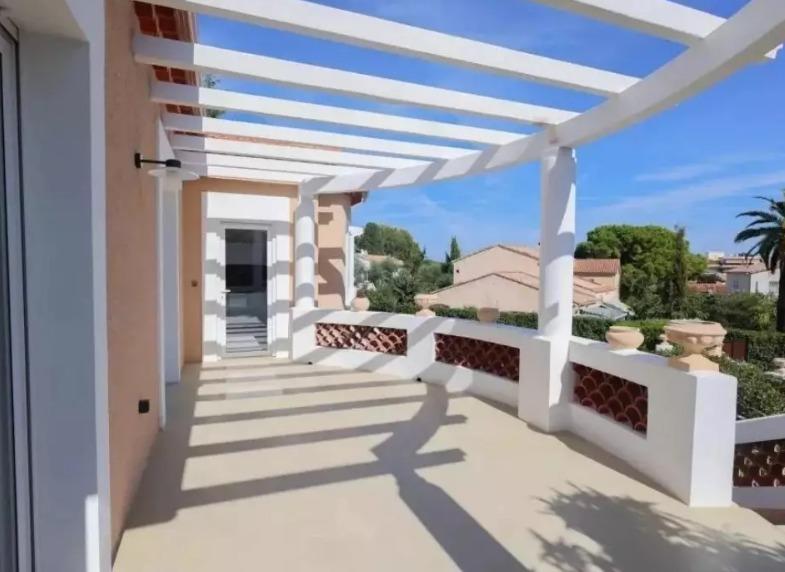 Villa - 260 m² - 10 pièces
