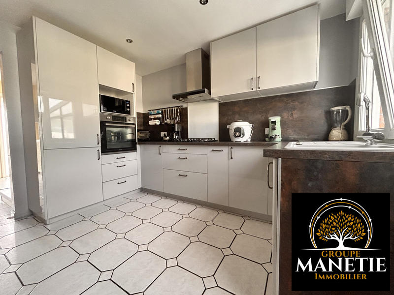 Maison - 82 m² - 6 pièces