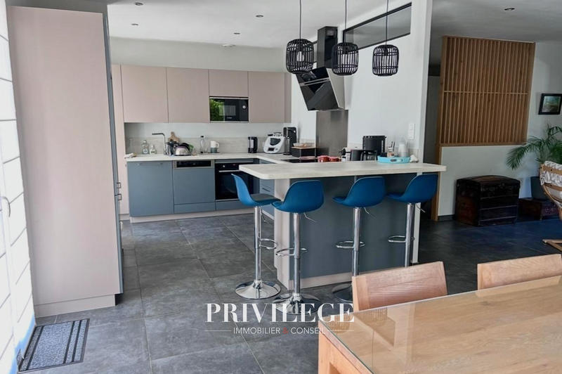 Maison - 184 m² - 6 pièces