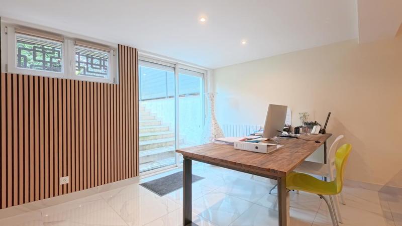 Pavillon - 225 m² - 7 pièces