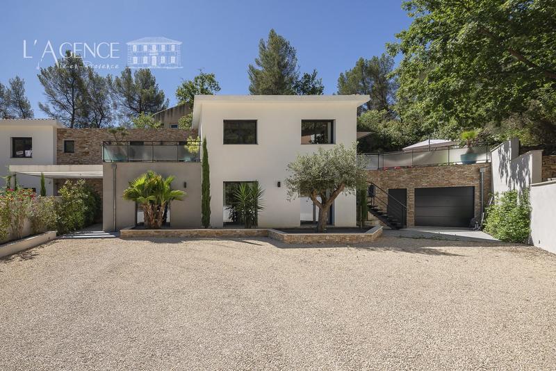 Maison - 276 m² - 8 pièces