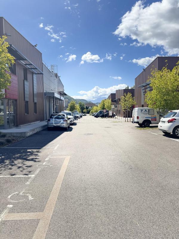 Bureau - 341 m² - 2 pièces