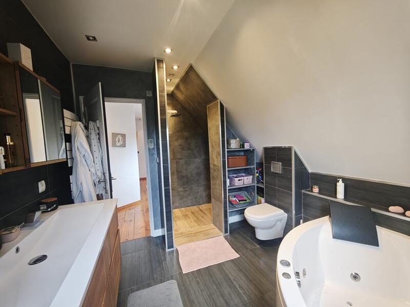 Maison - 181 m² - 10 pièces