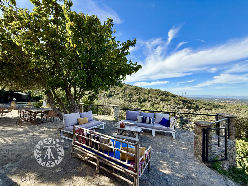 Mas - 200 m² - 7 pièces