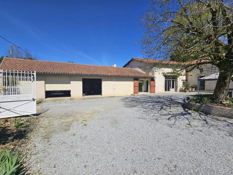 Maison - 247 m² - 8 pièces