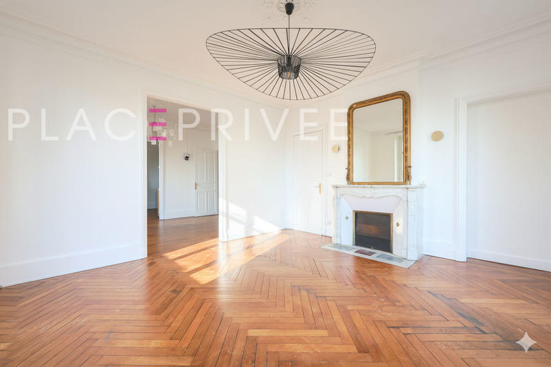 Appartement - 130 m² - 5 pièces