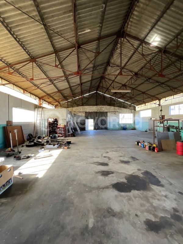 Entrepôt - 440 m² - 1 pièce